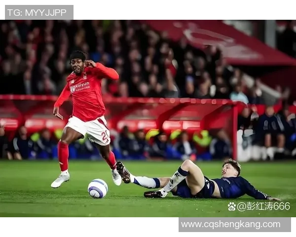 足球明星在比赛中展现卓越防守技巧的精彩瞬间照片合集